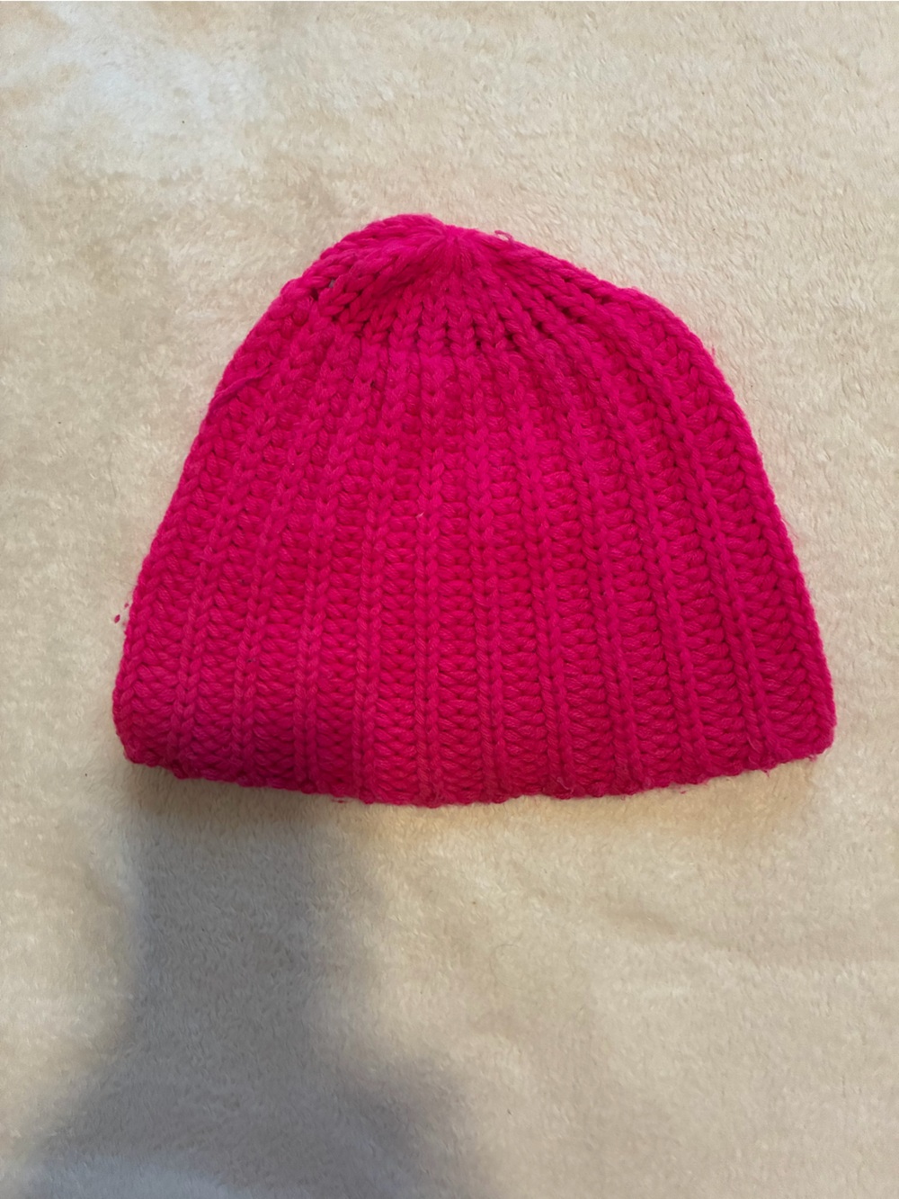 Womenโs Ribbed Knit Beanie - Hot Pink